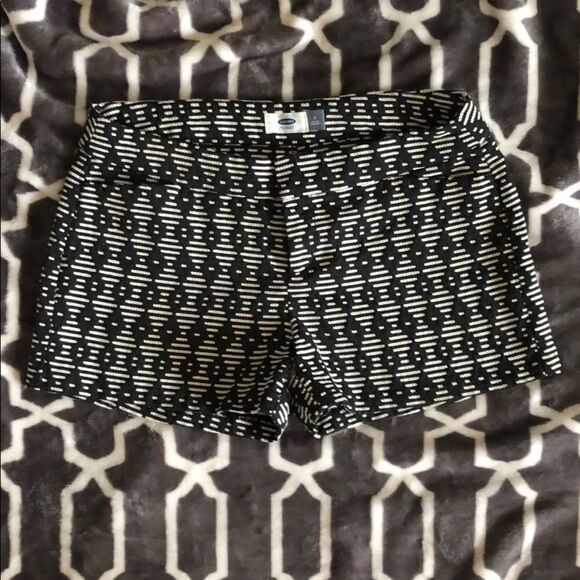 Old Navy Black & White Patterned Shorts Size 2 - Picture 3 of 8